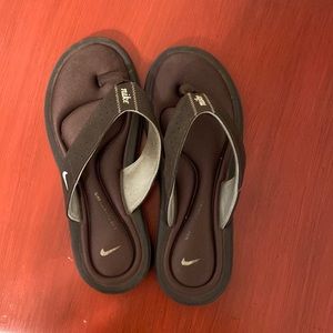 Nike flip flops - padded - size 6 - brown